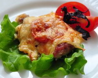 Говядина по-французски с помидорами