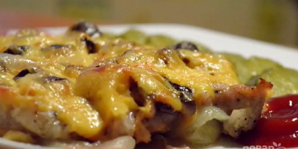 Рецепт мяса по-французски с грибами и сыром