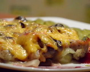 Мясо по-французски с грибами и сыром