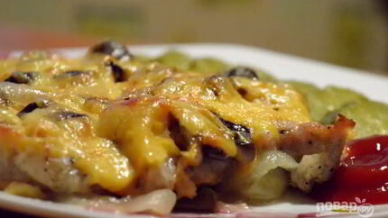 Мясо по-французски с грибами и сыром