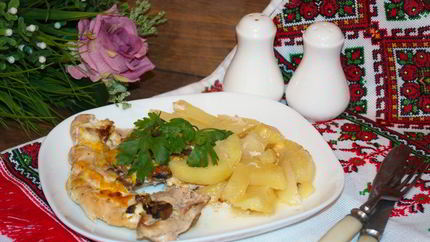 Мясо по-французски в духовке с картошкой