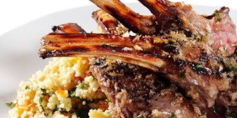 Рецепт ароматной баранины с табуле из граната, феты и мяты