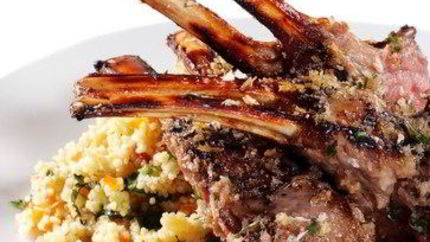 Ароматная баранина с табуле из граната, феты и мяты