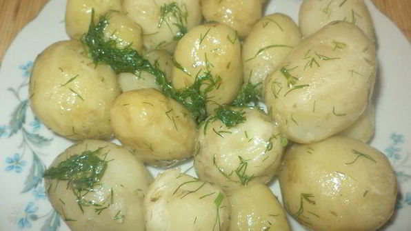 баранина, тушенная с бальзамом, барбарисом и айвой, в соусе из кизила