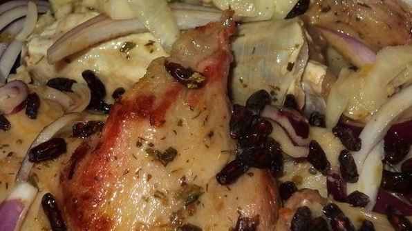 баранина, тушенная с бальзамом, барбарисом и айвой, в соусе из кизила