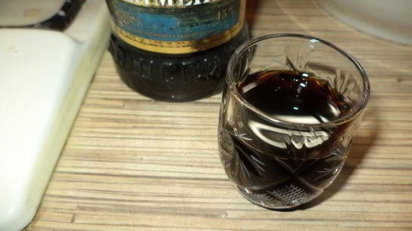 баранина, тушенная с бальзамом, барбарисом и айвой, в соусе из кизила