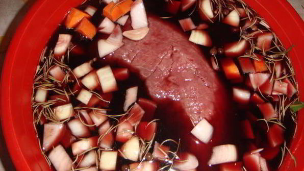 говядина, тушеная в вине по-пьемонтски