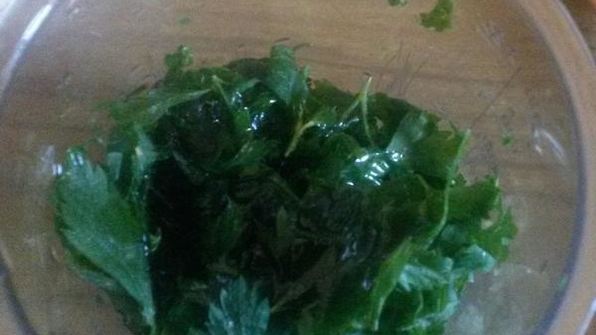 кролик в томатно-сливочном соусе с петрушкой