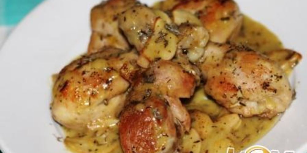 Рецепт куриной голени с чесноком в ароматном соусе