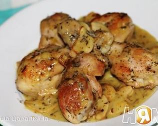 Куриная голень с чесноком в ароматном соусе