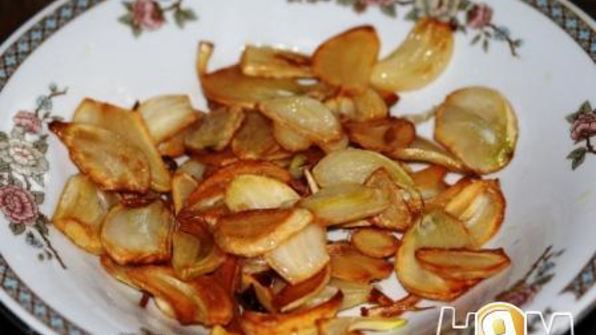 куриная голень с чесноком в ароматном соусе