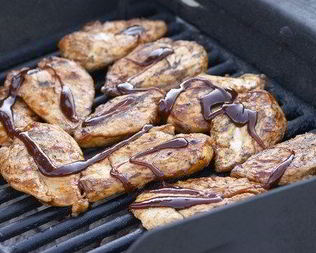 Куриное филе на гриле в соусе барбекю