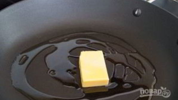 куриное филе со специями на сковороде