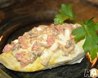 Куриные грудки с шампиньонами и фетой в пароварке