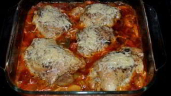 курица кусочками с овощами в духовке