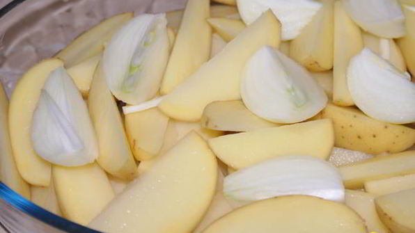 курица на картофеле