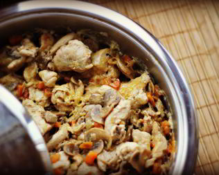 Курица с грибами в соусе из феты