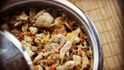 Курица с грибами в соусе из феты