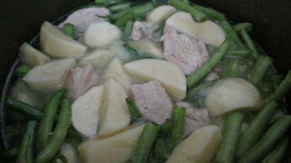 курица с картофелем и фасолью