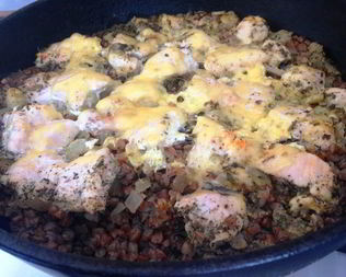 Курица запеченая с гречкой