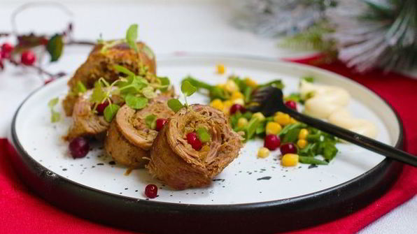 мини-рулеты из индейки, фаршированные лисичками