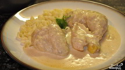 Отварная курица в сметанном соусе