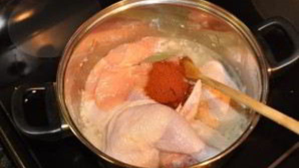 отварная курица в сметанном соусе