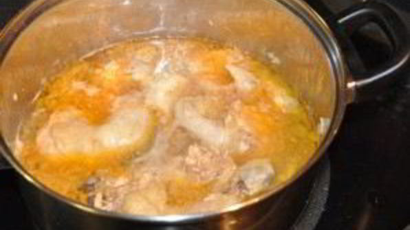 отварная курица в сметанном соусе