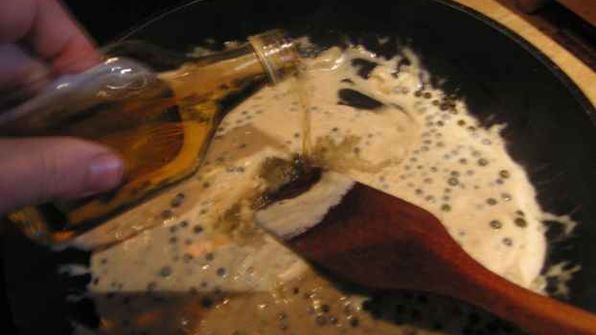 ростбиф под соусом с перцем