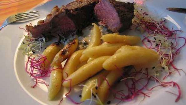 ростбиф под соусом с перцем