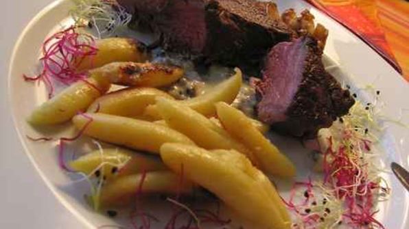 ростбиф под соусом с перцем