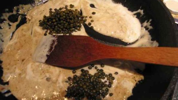 ростбиф под соусом с перцем