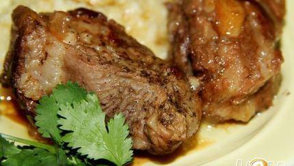 Свинина, тушеная в виноградном соке