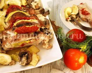 Свинина запеченная с овощами и грибами