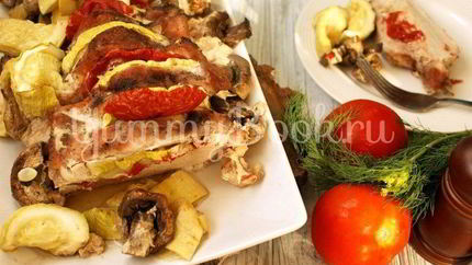 Свинина запеченная с овощами и грибами