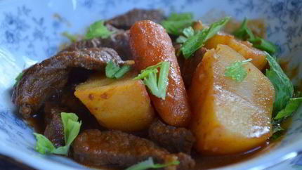 Тушеная говядина с пивом и паприкой