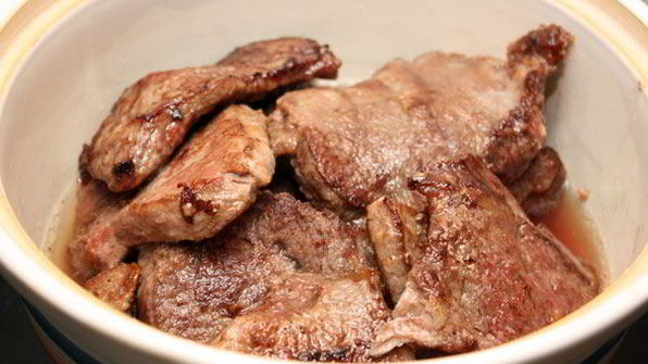 тушеная говядина в томатном соусе