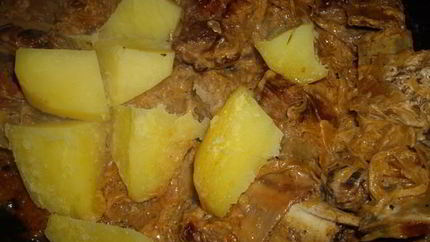 Тушеные говяжьи ребрышки с картошкой