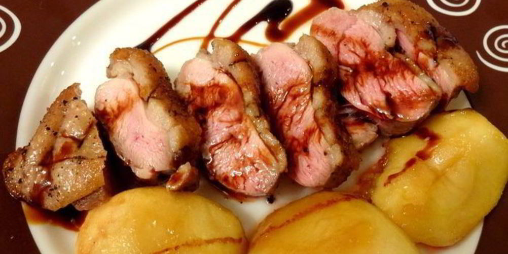 Рецепт утиной грудки с карамелизированными яблочками