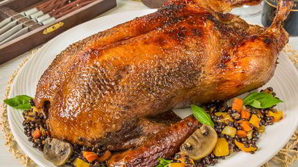 Запеченная утка в лаймово-медовой глазури