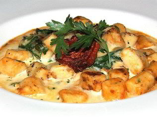 Ньокки с черемшой и голубым сыром