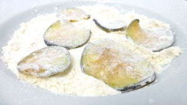баклажаны, жаренные в панировке