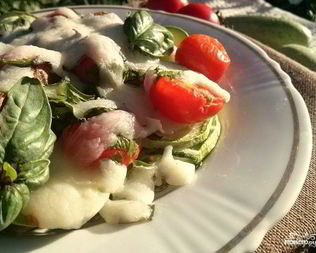 Кабачки с помидорами и чесноком