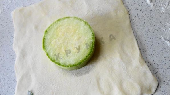 кабачки в слоеном тесте запеченные