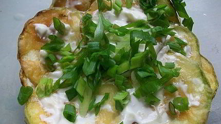 Кабачки, жареные в муке с чесноком