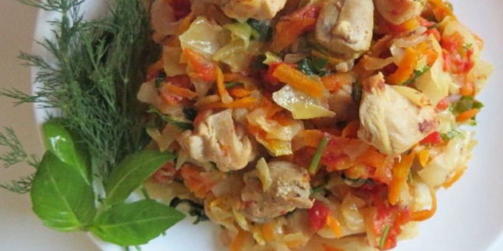 Рецепт капусты, тушенной с курицей и помидорами