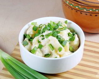 Картофель тушеный в горшочке