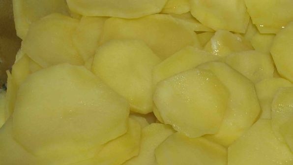 картофель, запеченный с салями