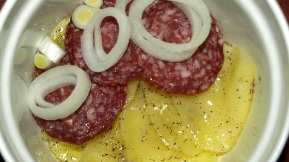 картофель, запеченный с салями
