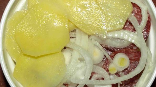 картофель, запеченный с салями